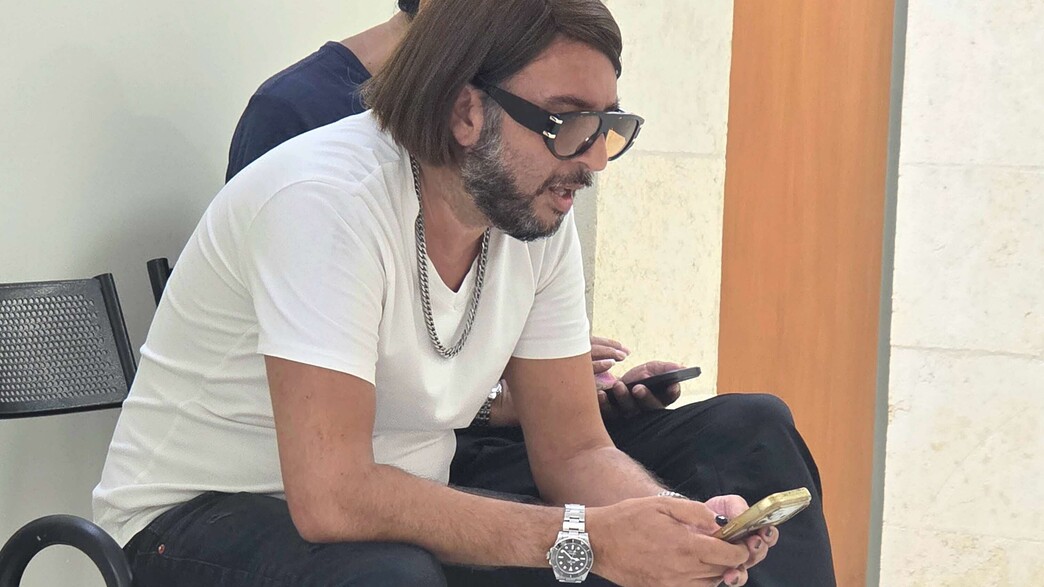 אליקו ואביה של האקסית לירז ארז בבית המשפט אליקו ואביה של האקסית לירז ארז בבית המשפט
