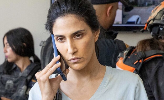 מגי אזרזר, "האהבות שלנו"