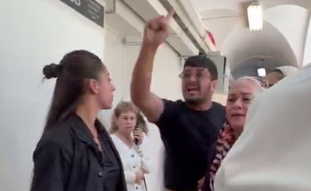 בני משפחת רזי צועקים על החשודים ברצח בני משפחת רזי צועקים על החשודים ברצח