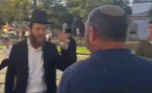 מפגינים חרדים מקללים את עופר וינטר מפגינים חרדים מקללים את עופר וינטר