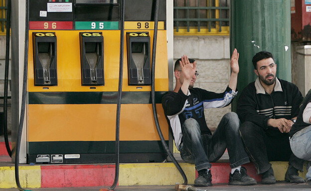 תחנת דלק ברמאללה (צילום: Reuters)