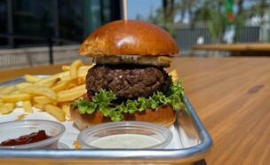 ההמבורגר של בונו (Bono). אזור תעשיה עמק חפר (צילום: לין לוי, mako אוכל)