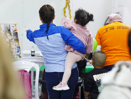 אסירה נכנסה להיריון מאסיר ומגדלת את בנם התינוק בכלא