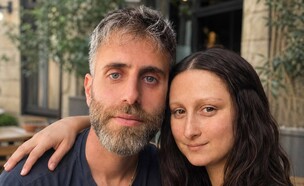 מוטי בכר והמונה ליזה (צילום: פרטי, AI)