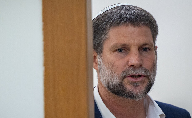 שר האוצר בצלאל סמוטריץ' במסיבת עיתונאים, יוני 2026