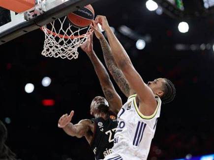 כוח מתחת לסל (Christina Pahnke/Euroleague Basketball via Getty Ima כוח מתחת לסל (Christina Pahnke/Euroleague Basketball via Getty Ima
