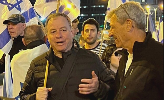 הורוביץ בהפגנה נגד נתניהו הורוביץ בהפגנה נגד נתניהו