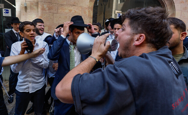 עימותים בבית קפה "הסמטה" עימותים בבית קפה "הסמטה"