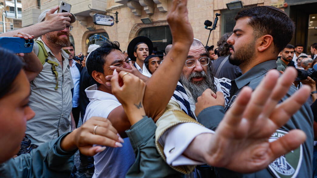 עימותים בבית קפה "הסמטה" עימותים בבית קפה "הסמטה"