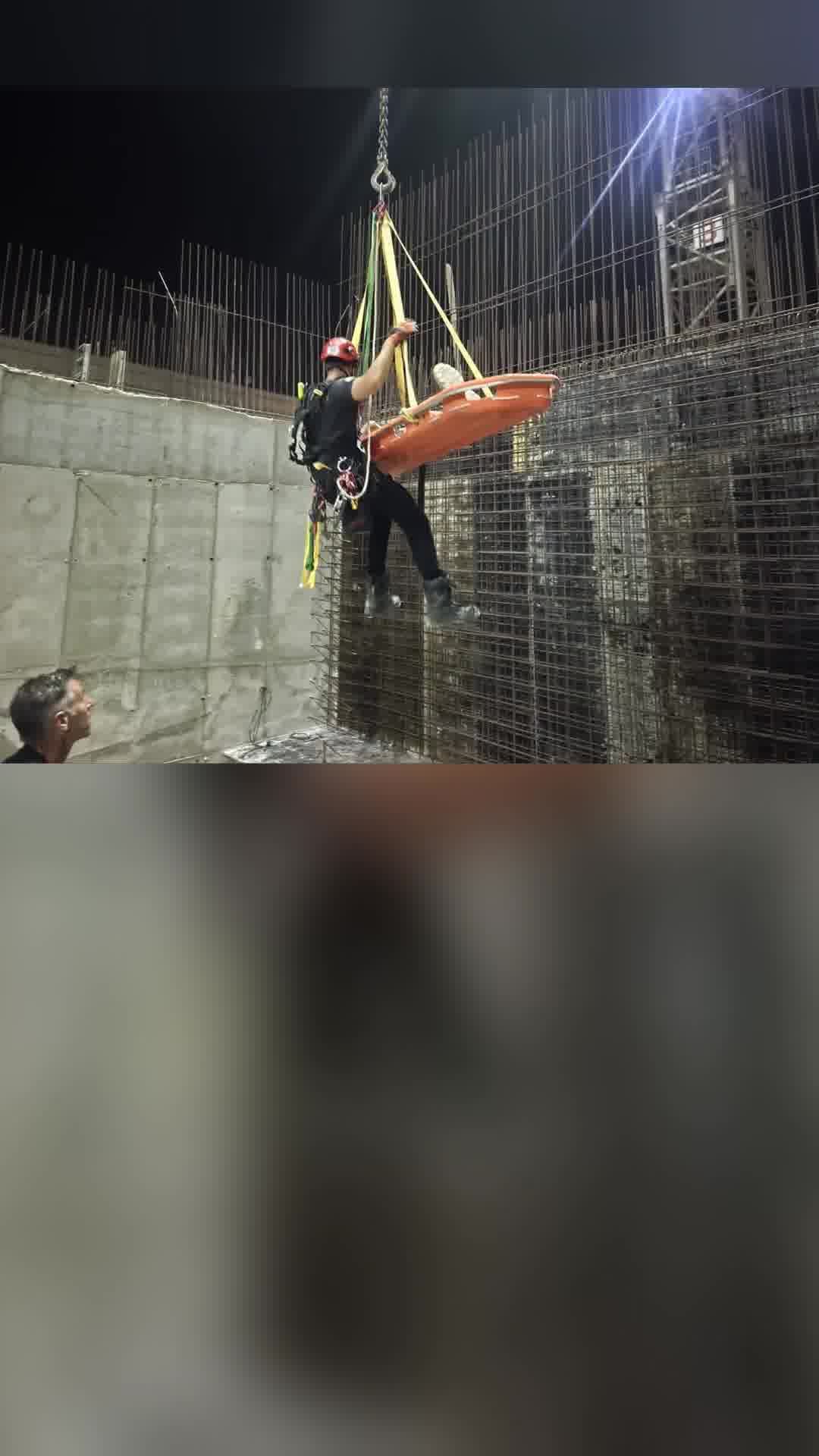פועל נפל מגובה באתר בנייה בשוהם - וחולץ, מצבו קשה