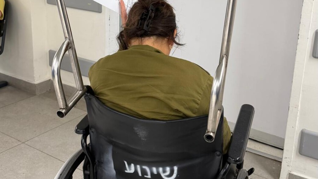 חיילת נלכדה בתא מטען חיילת נלכדה בתא מטען