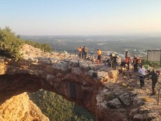 צוותי מד"א בזירה במערת קשת