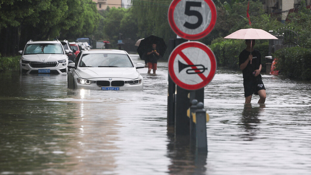 מיליון איש פונו: טייפון עוצמתי מכה בסין | N12