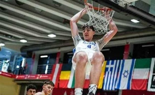 בדרך למכללות. מוזס (FIBA) (צילום: ספורט 5)