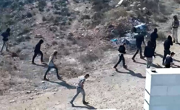 כוחות מג"ב מנסים להרגיע את השטח (צילום: רויטרס)