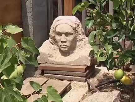 חפר בחצר בסן פרנסיסקו – ומצא פסל מסתורי