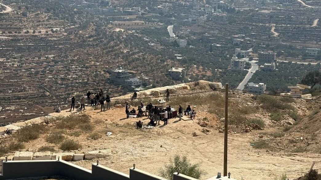 חוזרים למאחז הבלתי חוקי שנקרא ליד קוסרה חוזרים למאחז הבלתי חוקי שנקרא ליד קוסרה