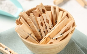אטבי כביסה מעץ (צילום: shutterstock_Pixel_Shot, צילום)