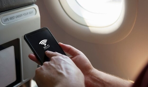 Wi-Fi במטוס (צילום: Butsaya, shutterstock)