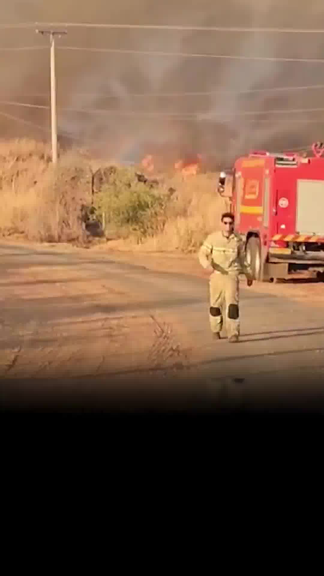 שריפה התפשטה מלבנון לישראל: מטוסי כיבוי הוזנקו, לוחמי האש פועלים למנוע מהלהבות להגיע לקיבוץ דפנה