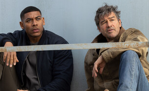 קייל צ'נדלר, ארון פייר, "לנטרנים" (צילום: John Johnson/HBO Max, יחסי ציבור)