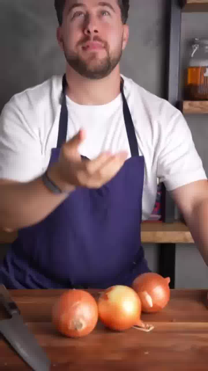אחת ולתמיד: ככה קוצצים בצל כמו מקצוענים