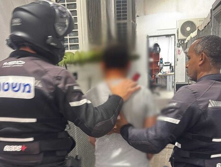 "התעלל בה מינית במשך 45 דקות בחדר מלון"