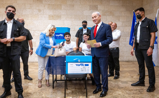 בנימין ושרה נתניהו מצביעים בפריימריז של הליכוד ביר בנימין ושרה נתניהו מצביעים בפריימריז של הליכוד ביר