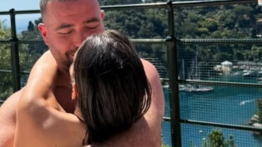 פחות מחודש לפני החתונה: עומר אדם וסשה ישראלוביץ' רומנטיים במיוחד פחות מחודש לפני החתונה: עומר אדם וסשה ישראלוביץ' רומנטיים במיוחד