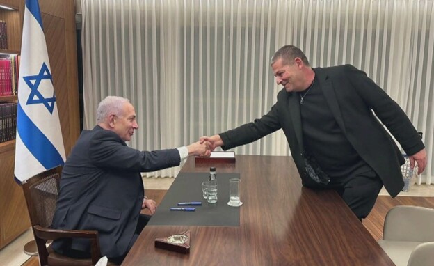 ישראל גולדשטיין ובנימין נתניהו (צילום: N12)