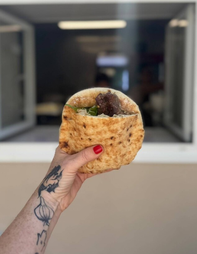 החלון עם הקבב הכי טעים בעולם. מונקה