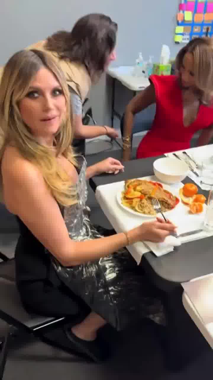 היידי קלום השוותה בין ארוחת הצהריים שלה למשקה הירוק של אימאן. אנחנו יודעים בדיוק מה אנחנו מעדיפים