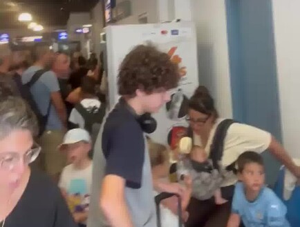 אפקט השביתה: נוסעים ביוון הורדו מהטיסה. לא ברור מתי ימריאו לארץ (וידאו AVI: חדשות)