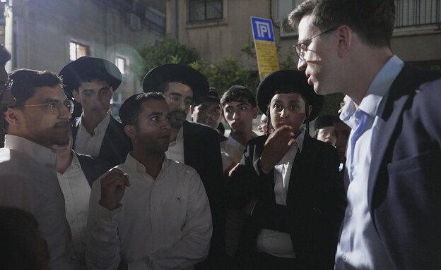 אלי הירשמן עם מפגינים אלי הירשמן עם מפגינים
