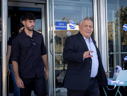 שב"כ אישר: איזנקוט יסתובב עם אבטחה פרטית חמושה