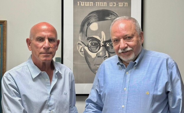 אביגדור ליברמן ותא"ל במיל' דני שחר אביגדור ליברמן ותא"ל במיל' דני שחר