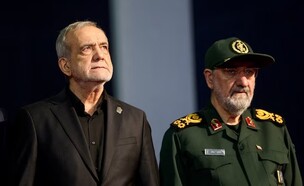 נשיא איראן פזשכיאן והבכיר הביטחוני רזאי (צילום: רויטרס)