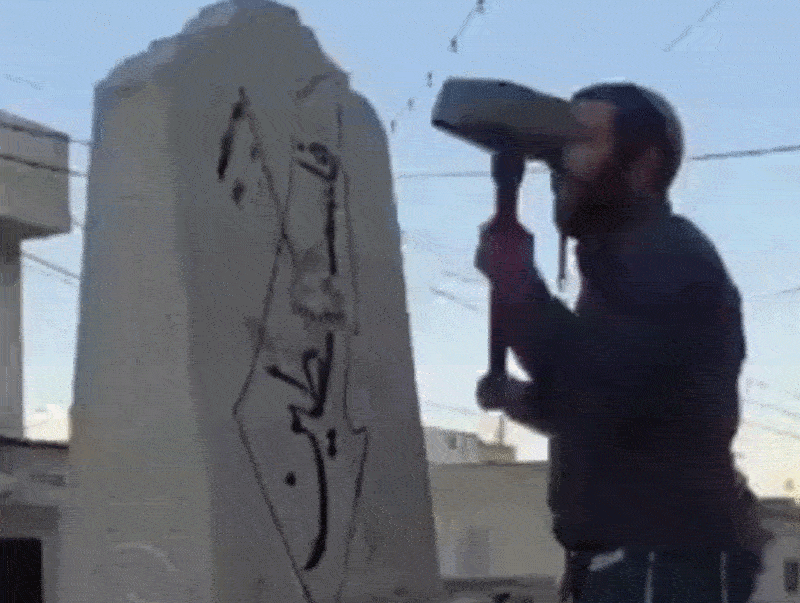 ח"כ צבי סוכות שובר אנדרטה בכפר פלסטיני ח"כ צבי סוכות שובר אנדרטה בכפר פלסטיני
