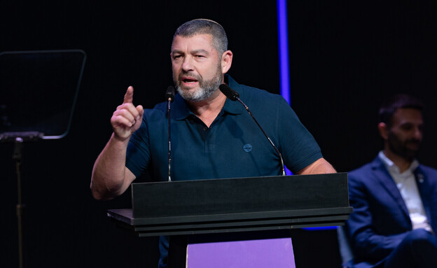 עופר וינטר בהשקת המפלגה