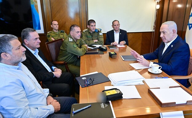 בנימין נתניהו בהתייעצות ביטחונית עם אייל זמיר בנימין נתניהו בהתייעצות ביטחונית עם אייל זמיר