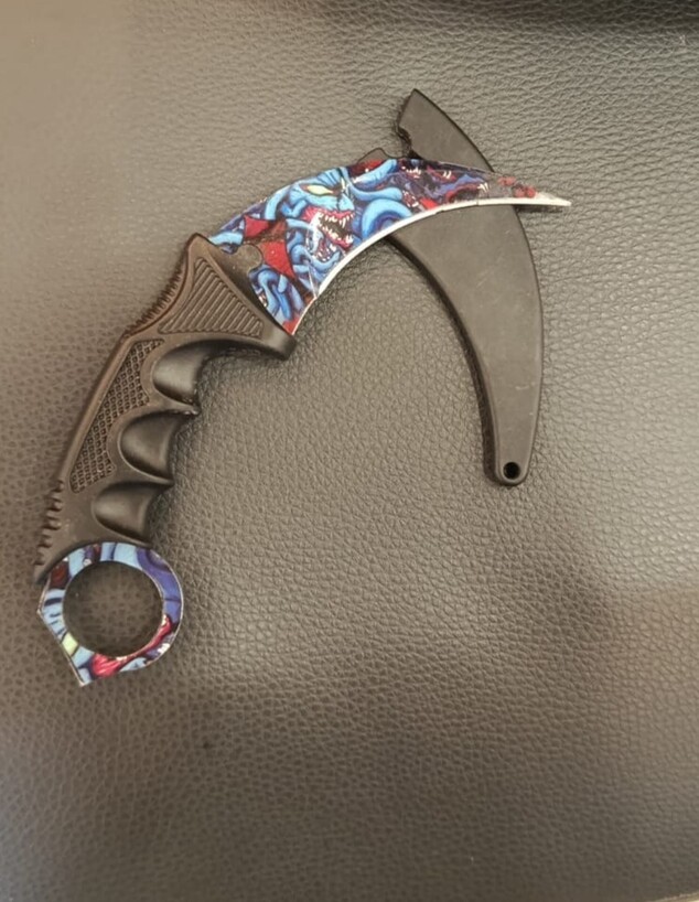 האולר ששימש לדקירה
