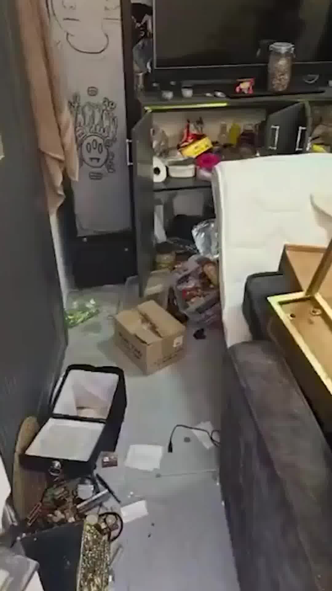 כך השאירו השוטרים את הבית אחרי החיפוש