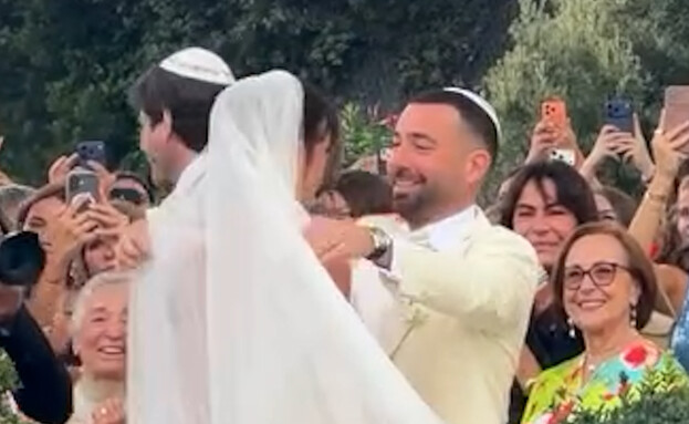 הזמר עומר אדם ובחירת ליבו סשה ישראלוביץ' נכנסים לחופה הזמר עומר אדם ובחירת ליבו סשה ישראלוביץ' נכנסים לחופה