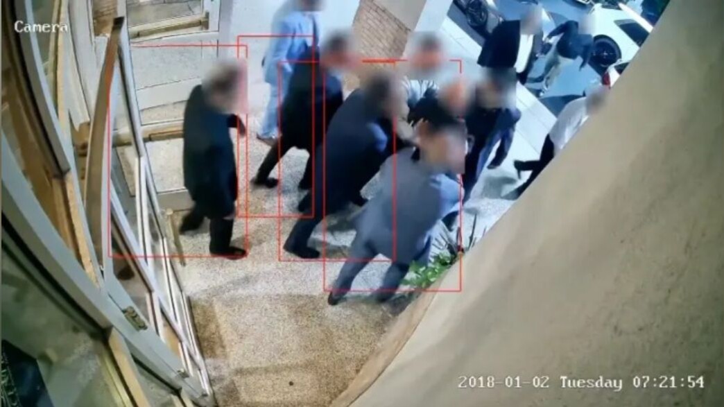 שתי משפחות מסוכסכות נפגשו באותו אולם אירועים שתי משפחות מסוכסכות נפגשו באותו אולם אירועים