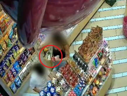 בלי בושה: אם ושלושת ילדיה גנבו סחורה מחנות ממתקים בשווי 2,000 שקל