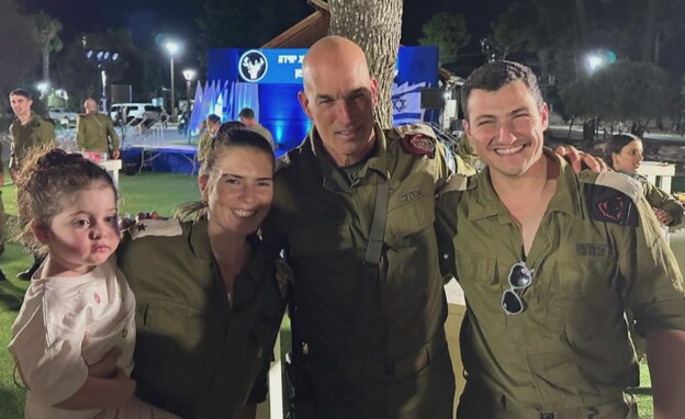 הקצינה שהולכת בעקבות בעלה שנפל בקרב
