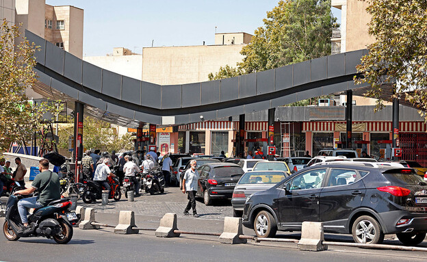 תורים לתחנות דלק בטהראן, איראן