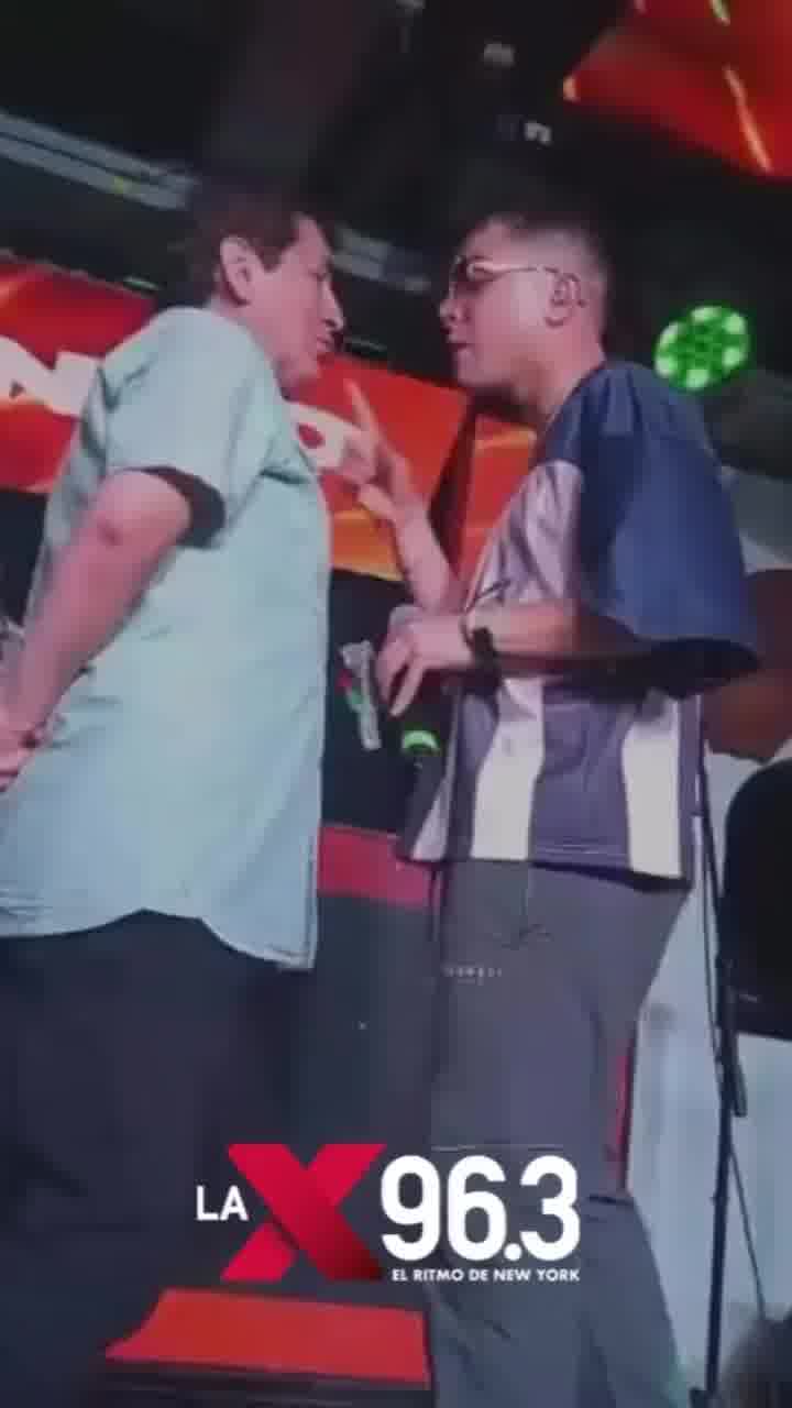 גבר אגרסיבי ושיכור עלה לבמה בהופעה של הכוכב הפורטוריקני דרקיאל - שבתגובה להתגרויות תקף אותו באגרופים