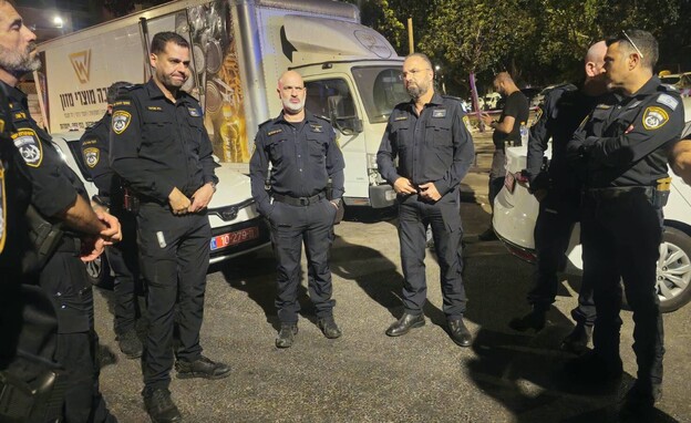 מפקד מחוז ת"א ניצב חיים סרגרוף בהערכת מצב בזירת הר