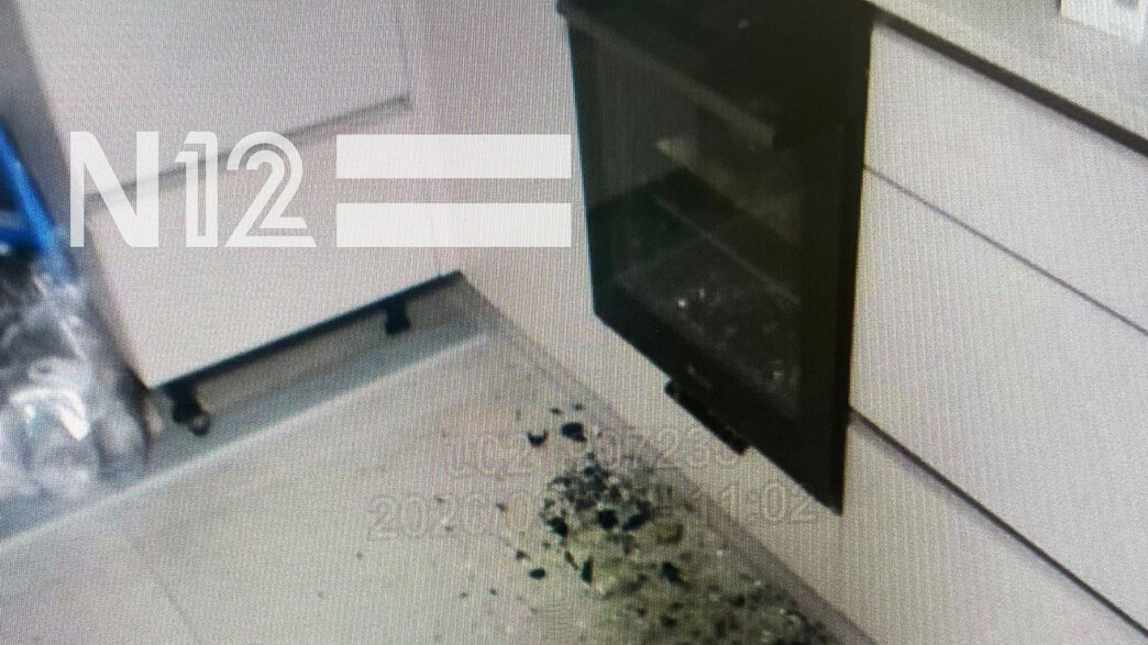 תנור שהוסתר בו אקדח והוכנה בו פיצה התפוצץ תנור שהוסתר בו אקדח והוכנה בו פיצה התפוצץ